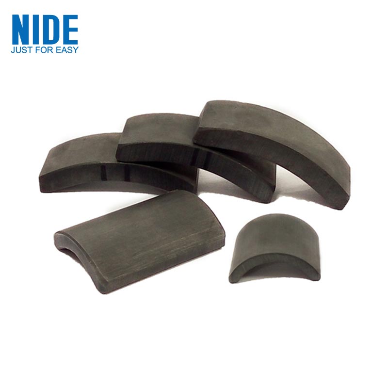 Yẹ Arc Ferrite Magnet