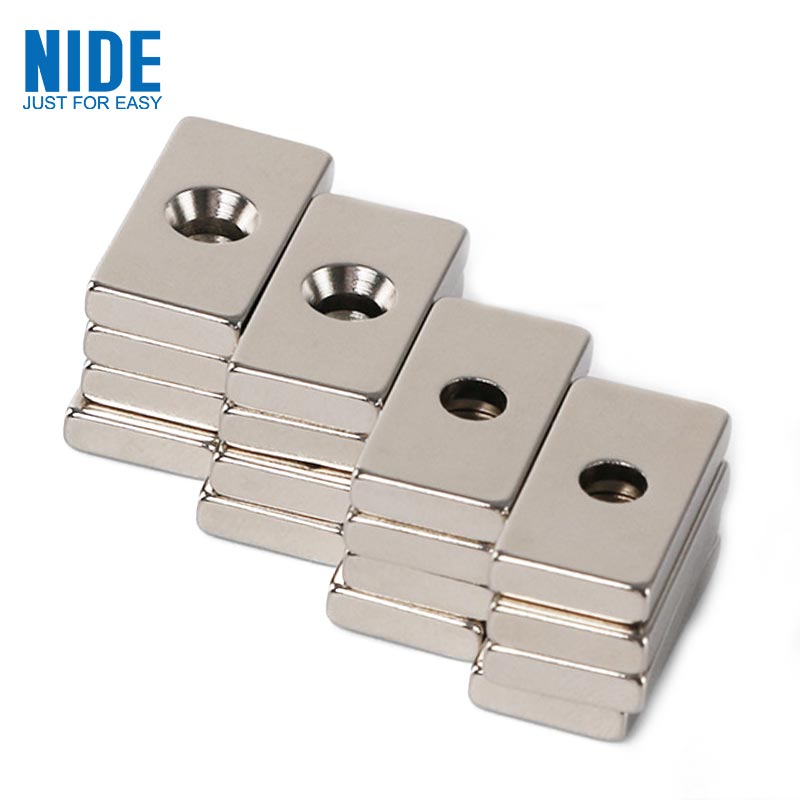 Square Strong Neodymium Magnet Sintered NdFeB Magnet Pẹlu Iho